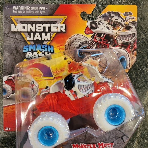 Monster Jam Series 2 Smash & Bash - Picture 2 of 4